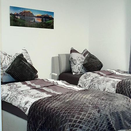 3-Zimmer- Wohnung In Traun, Naehe Linz Und Wels Esterno foto